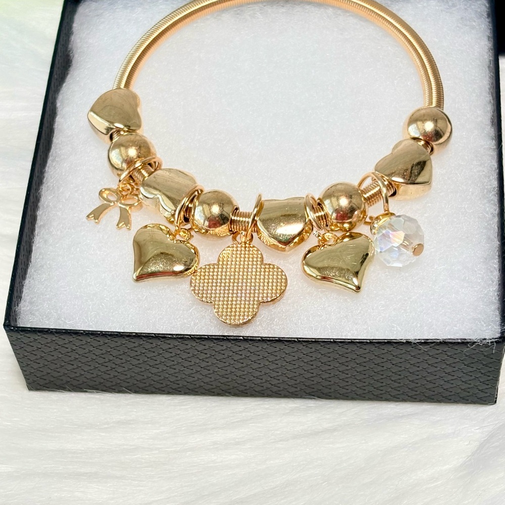 Gold Clover Charm Bracelet with Hearts - Picture 10 of 12